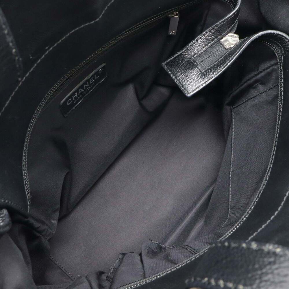 CHANEL Black Leather Shoulder Bag - Picture 8 of 10